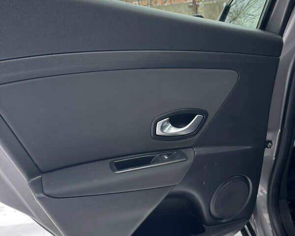 Серый Рено Меган, объемом двигателя 1.6 л и пробегом 148 тыс. км за 6850 $, фото 28 на Automoto.ua