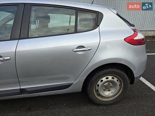 Серый Рено Меган, объемом двигателя 1.5 л и пробегом 275 тыс. км за 6800 $, фото 5 на Automoto.ua