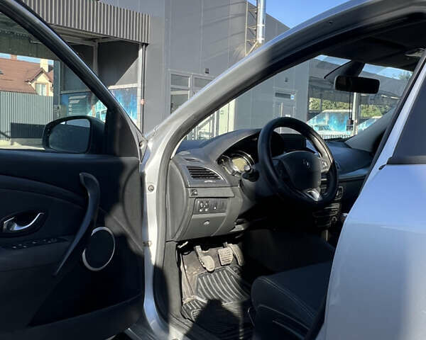 Серый Рено Меган, объемом двигателя 1.6 л и пробегом 251 тыс. км за 5500 $, фото 7 на Automoto.ua