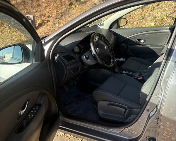 Серый Рено Меган, объемом двигателя 1.6 л и пробегом 303 тыс. км за 6500 $, фото 24 на Automoto.ua