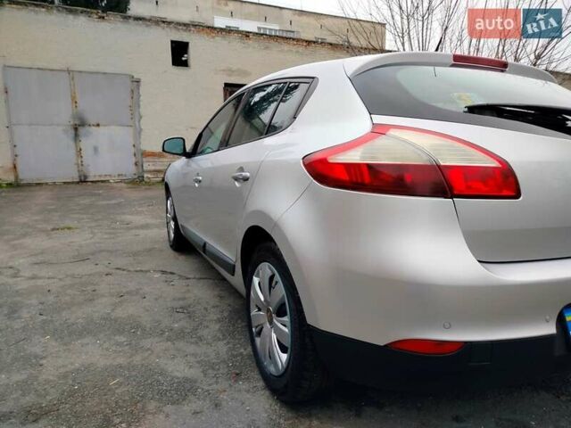 Серый Рено Меган, объемом двигателя 1.4 л и пробегом 247 тыс. км за 5900 $, фото 2 на Automoto.ua