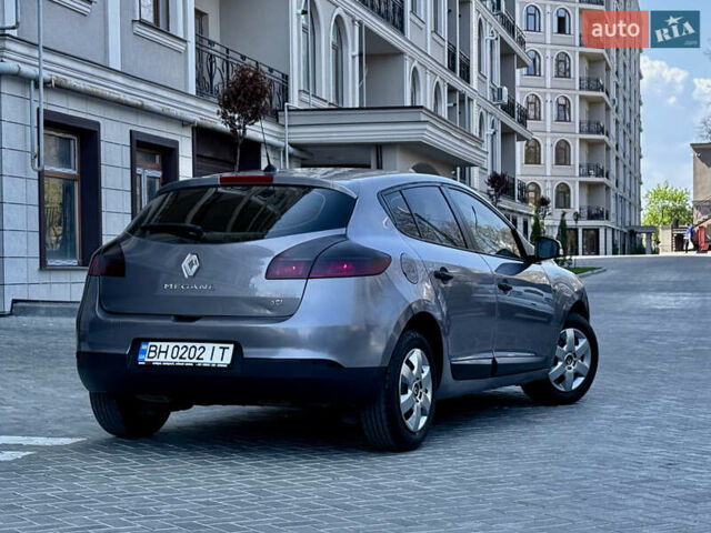 Рено Меган 2010 в Одессе на Automoto.ua Серый Рено Меган, объемом двигателя 1.46 л и пробегом 221 тыс. км за 5999 $, фото 20 на Automoto.ua