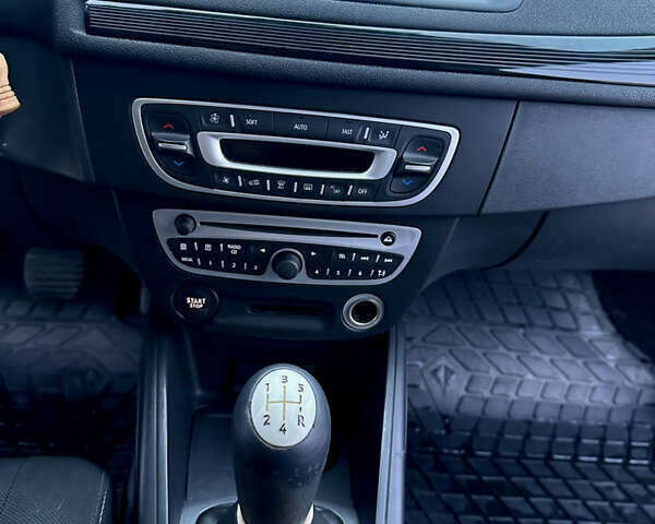 Серый Рено Меган, объемом двигателя 1.46 л и пробегом 260 тыс. км за 7200 $, фото 12 на Automoto.ua