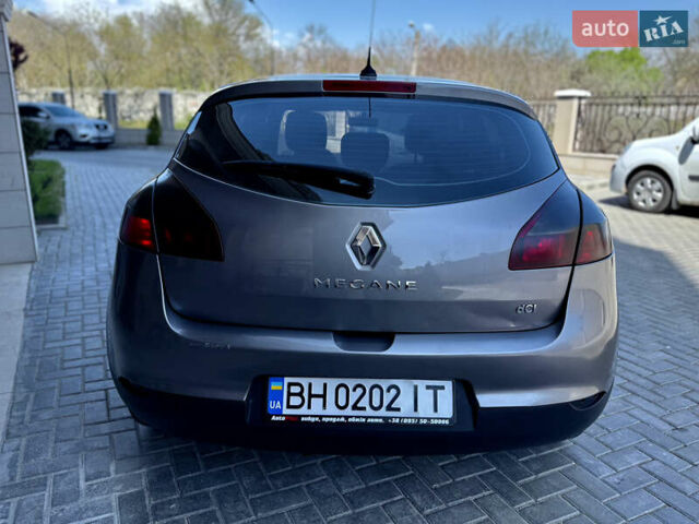 Рено Меган 2010 в Одессе на Automoto.ua Серый Рено Меган, объемом двигателя 1.46 л и пробегом 221 тыс. км за 5999 $, фото 10 на Automoto.ua