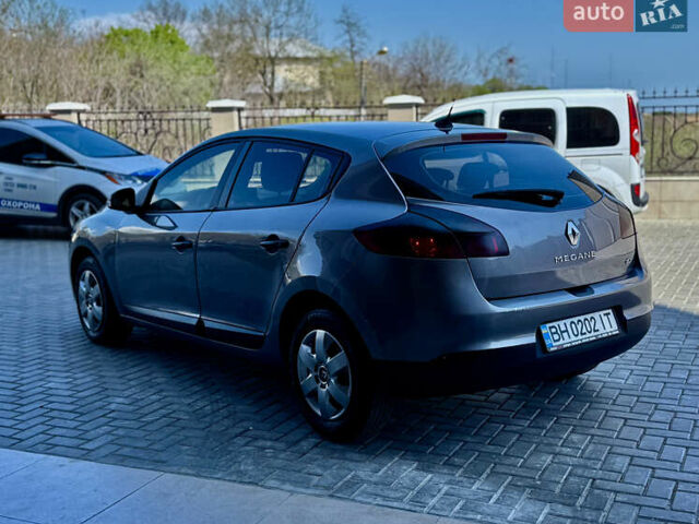 Рено Меган 2010 в Одессе на Automoto.ua Серый Рено Меган, объемом двигателя 1.46 л и пробегом 221 тыс. км за 5999 $, фото 9 на Automoto.ua