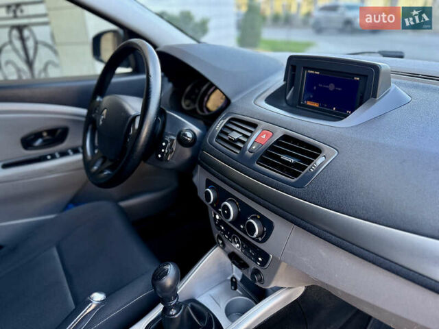 Рено Меган 2010 в Одессе на Automoto.ua Серый Рено Меган, объемом двигателя 1.46 л и пробегом 221 тыс. км за 5999 $, фото 50 на Automoto.ua