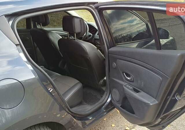 Рено Меган 2010 в Ровно на Automoto.ua Серый Рено Меган, объемом двигателя 1.46 л и пробегом 286 тыс. км за 5500 $, фото 13 на Automoto.ua