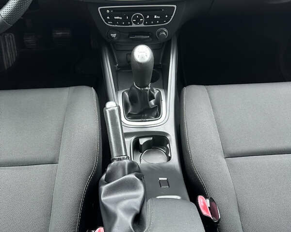 Серый Рено Меган, объемом двигателя 1.6 л и пробегом 148 тыс. км за 6850 $, фото 26 на Automoto.ua