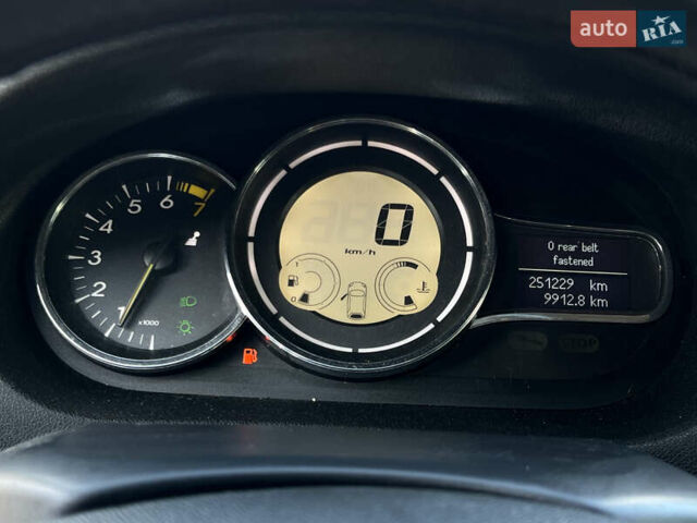 Серый Рено Меган, объемом двигателя 1.6 л и пробегом 251 тыс. км за 5500 $, фото 3 на Automoto.ua