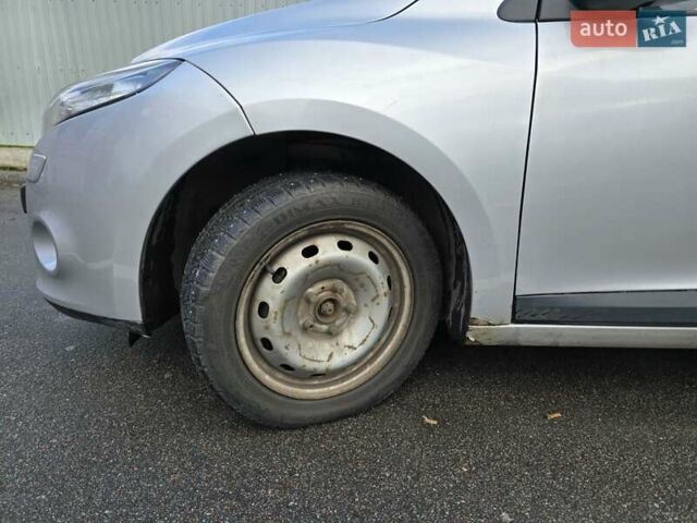 Серый Рено Меган, объемом двигателя 1.5 л и пробегом 275 тыс. км за 6800 $, фото 4 на Automoto.ua