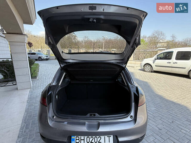 Рено Меган 2010 в Одессе на Automoto.ua Серый Рено Меган, объемом двигателя 1.46 л и пробегом 221 тыс. км за 5999 $, фото 19 на Automoto.ua