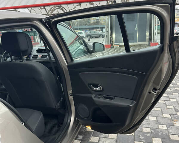 Серый Рено Меган, объемом двигателя 1.6 л и пробегом 248 тыс. км за 6800 $, фото 13 на Automoto.ua