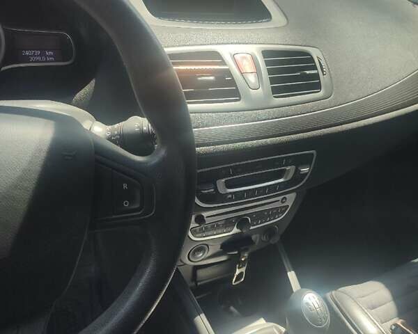Сірий Рено Меган, об'ємом двигуна 1.6 л та пробігом 244 тис. км за 6900 $, фото 10 на Automoto.ua