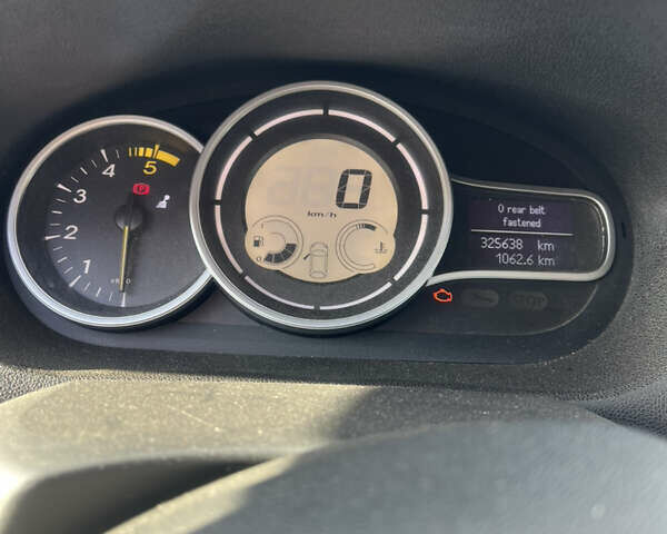 Рено Меган 2010 в Днепре (Днепропетровске) на Automoto.ua Серый Рено Меган, объемом двигателя 1.5 л и пробегом 326 тыс. км за 5550 $, фото 18 на Automoto.ua