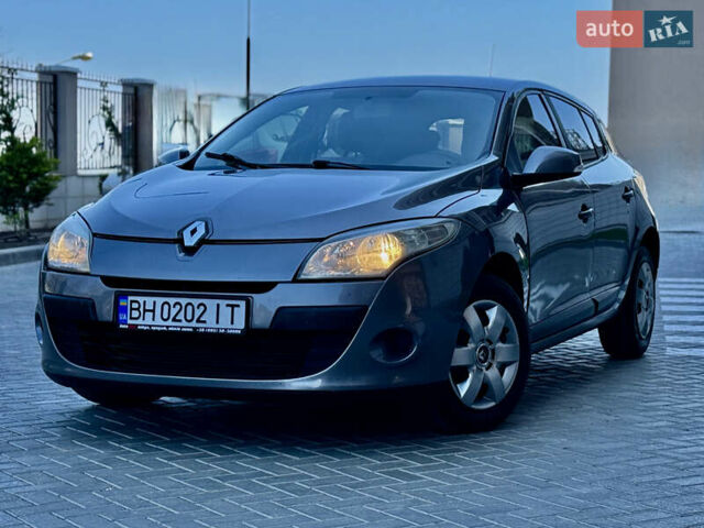 Рено Меган 2010 в Одессе на Automoto.ua Серый Рено Меган, объемом двигателя 1.46 л и пробегом 221 тыс. км за 5999 $, фото 3 на Automoto.ua