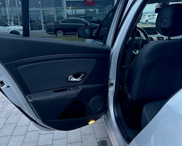 Серый Рено Меган, объемом двигателя 1.46 л и пробегом 260 тыс. км за 7200 $, фото 18 на Automoto.ua