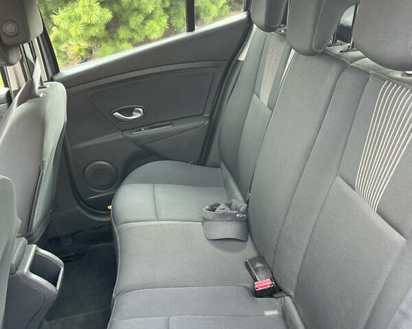 Сірий Рено Меган, об'ємом двигуна 1.6 л та пробігом 191 тис. км за 7600 $, фото 33 на Automoto.ua