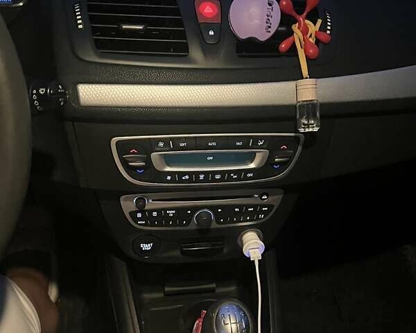 Сірий Рено Меган, об'ємом двигуна 1.46 л та пробігом 223 тис. км за 6500 $, фото 36 на Automoto.ua