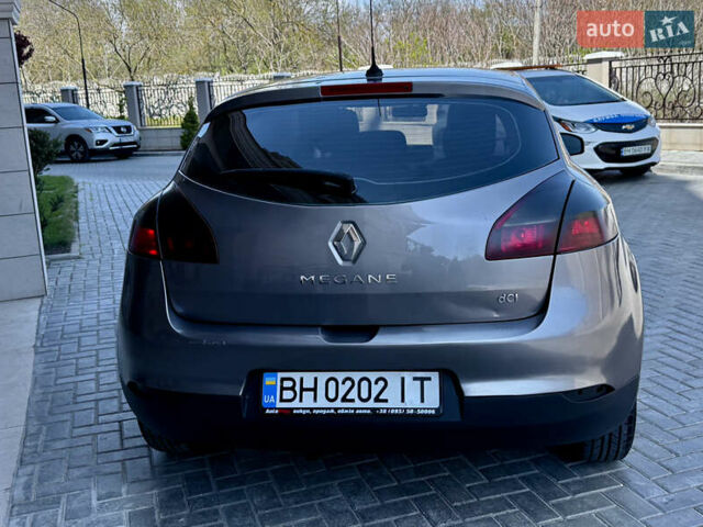 Рено Меган 2010 в Одессе на Automoto.ua Серый Рено Меган, объемом двигателя 1.46 л и пробегом 221 тыс. км за 5999 $, фото 12 на Automoto.ua