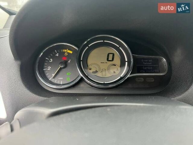 Серый Рено Меган, объемом двигателя 1.46 л и пробегом 250 тыс. км за 5600 $, фото 12 на Automoto.ua