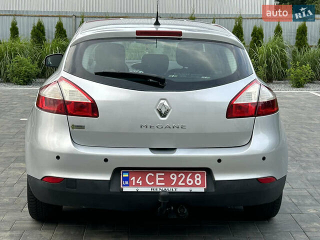 Серый Рено Меган, объемом двигателя 1.6 л и пробегом 228 тыс. км за 6399 $, фото 5 на Automoto.ua