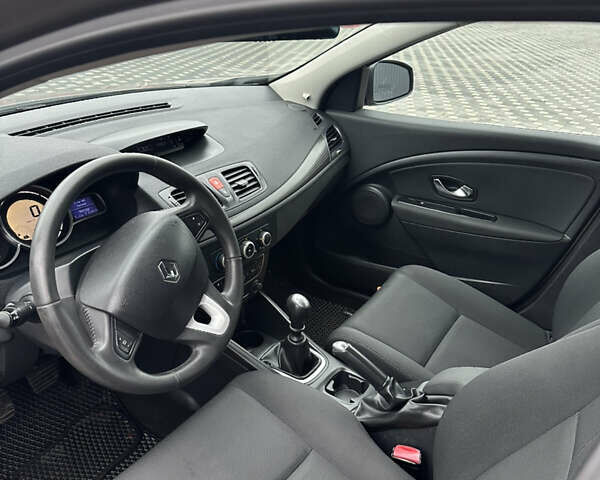 Серый Рено Меган, объемом двигателя 1.6 л и пробегом 248 тыс. км за 6800 $, фото 20 на Automoto.ua