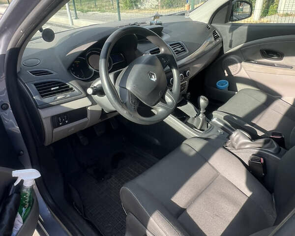 Рено Меган 2010 в Днепре (Днепропетровске) на Automoto.ua Серый Рено Меган, объемом двигателя 1.5 л и пробегом 326 тыс. км за 5550 $, фото 16 на Automoto.ua