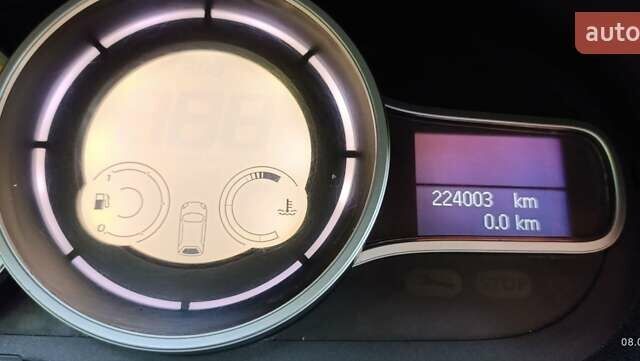 Рено Меган 2010 в Житомире на Automoto.ua Серый Рено Меган, объемом двигателя 1.46 л и пробегом 224 тыс. км за 6500 $, фото 2 на Automoto.ua