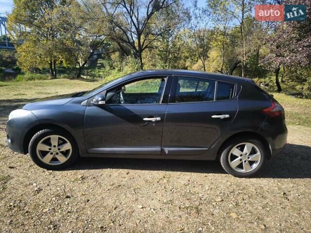 Серый Рено Меган, объемом двигателя 1.46 л и пробегом 178 тыс. км за 5600 $, фото 3 на Automoto.ua