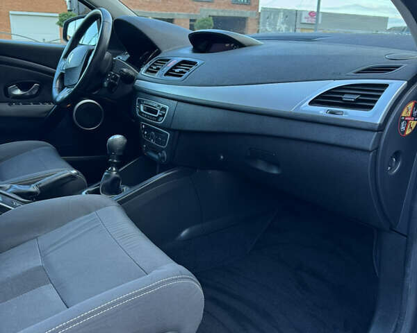 Серый Рено Меган, объемом двигателя 1.6 л и пробегом 180 тыс. км за 6550 $, фото 32 на Automoto.ua