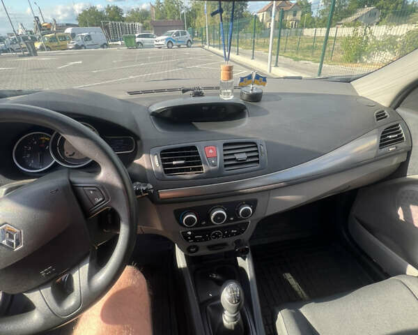 Рено Меган 2010 в Днепре (Днепропетровске) на Automoto.ua Серый Рено Меган, объемом двигателя 1.5 л и пробегом 326 тыс. км за 5550 $, фото 19 на Automoto.ua