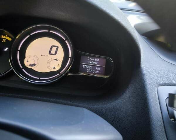 Серый Рено Меган, объемом двигателя 1.46 л и пробегом 178 тыс. км за 5600 $, фото 19 на Automoto.ua