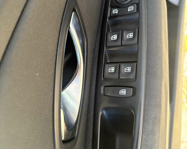 Серый Рено Меган, объемом двигателя 1.6 л и пробегом 303 тыс. км за 6500 $, фото 7 на Automoto.ua