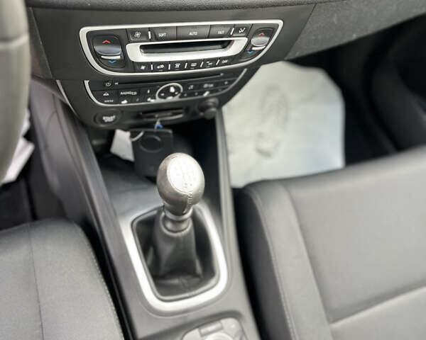 Сірий Рено Меган, об'ємом двигуна 1.6 л та пробігом 191 тис. км за 7600 $, фото 31 на Automoto.ua