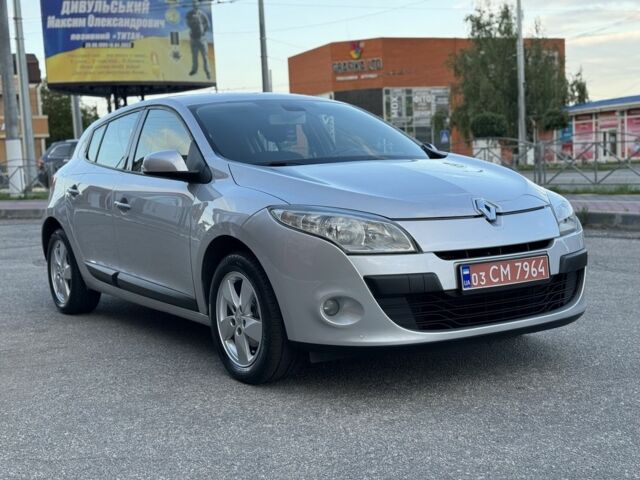 Рено Меган 2010 в Кропивницком (Кировограде) на Automoto.ua Серый Рено Меган, объемом двигателя 1.6 л и пробегом 179 тыс. км за 6550 $, фото 8 на Automoto.ua