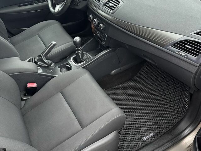 Серый Рено Меган, объемом двигателя 1.6 л и пробегом 248 тыс. км за 6800 $, фото 12 на Automoto.ua