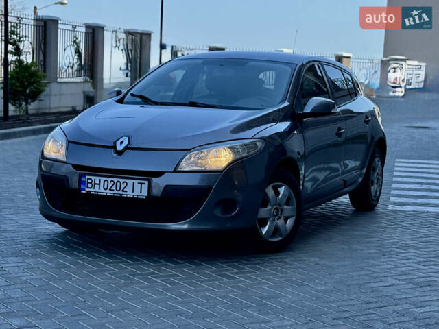 Рено Меган 2010 в Одессе на Automoto.ua Серый Рено Меган, объемом двигателя 1.46 л и пробегом 221 тыс. км за 5999 $, фото 4 на Automoto.ua