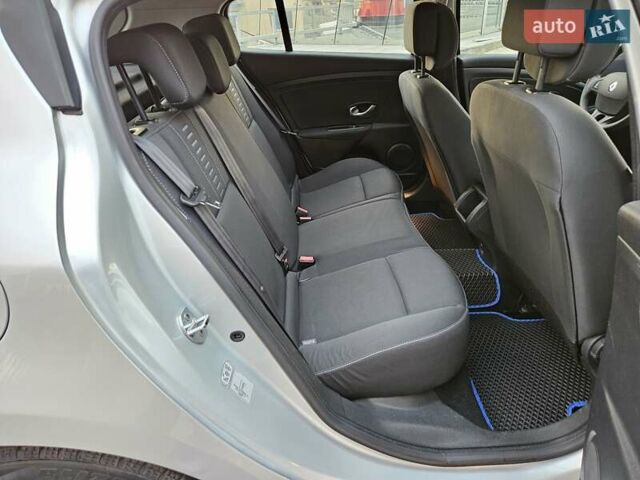 Серый Рено Меган, объемом двигателя 2 л и пробегом 106 тыс. км за 7300 $, фото 28 на Automoto.ua