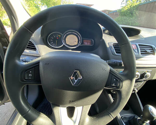 Рено Меган 2010 в Чернигове на Automoto.ua Серый Рено Меган, объемом двигателя 1.6 л и пробегом 240 тыс. км за 7000 $, фото 8 на Automoto.ua