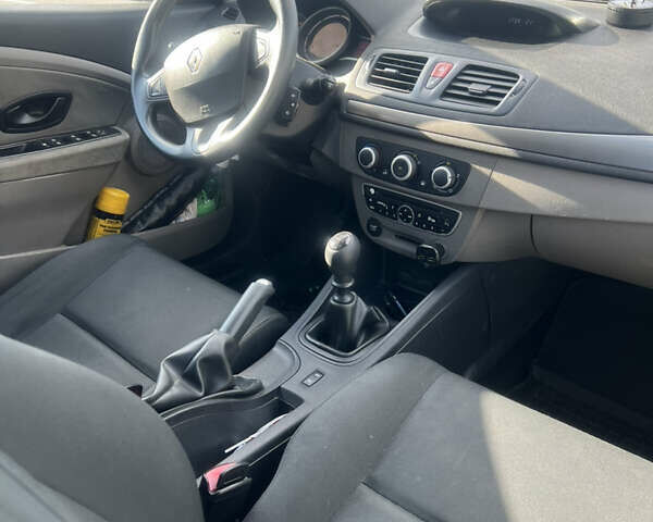 Рено Меган 2010 в Днепре (Днепропетровске) на Automoto.ua Серый Рено Меган, объемом двигателя 1.5 л и пробегом 326 тыс. км за 5550 $, фото 14 на Automoto.ua