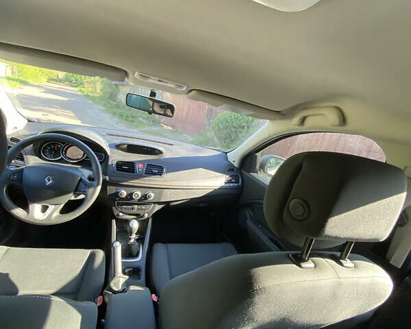 Рено Меган 2010 в Чернигове на Automoto.ua Серый Рено Меган, объемом двигателя 1.6 л и пробегом 240 тыс. км за 7000 $, фото 5 на Automoto.ua