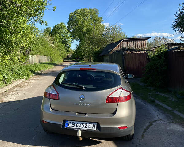 Рено Меган 2010 в Чернигове на Automoto.ua Серый Рено Меган, объемом двигателя 1.6 л и пробегом 240 тыс. км за 7000 $, фото 3 на Automoto.ua