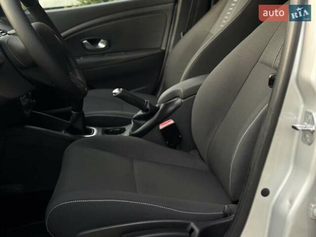 Серый Рено Меган, объемом двигателя 1.6 л и пробегом 168 тыс. км за 6500 $, фото 17 на Automoto.ua