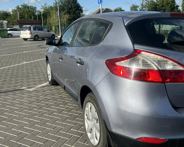 Рено Меган 2010 в Днепре (Днепропетровске) на Automoto.ua Серый Рено Меган, объемом двигателя 1.5 л и пробегом 326 тыс. км за 5550 $, фото 4 на Automoto.ua