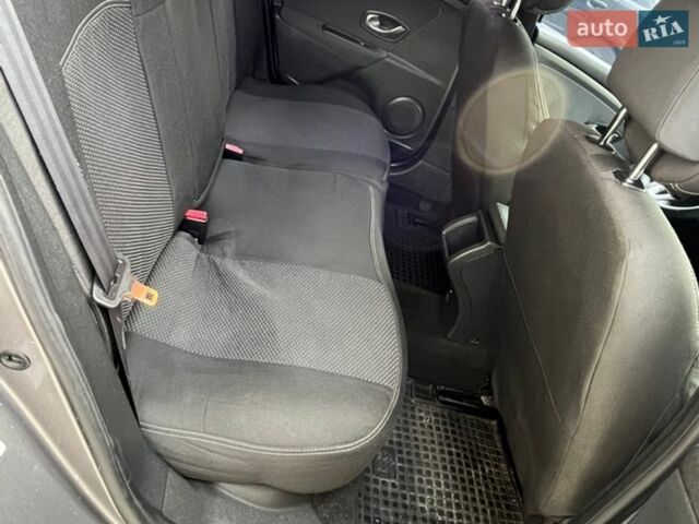 Сірий Рено Меган, об'ємом двигуна 1.46 л та пробігом 297 тис. км за 5700 $, фото 8 на Automoto.ua