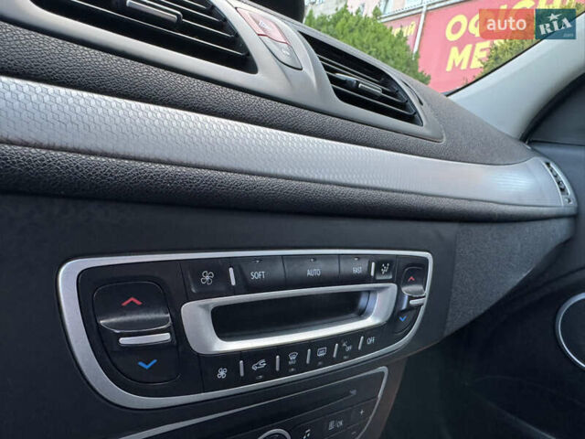 Серый Рено Меган, объемом двигателя 1.6 л и пробегом 180 тыс. км за 6550 $, фото 35 на Automoto.ua