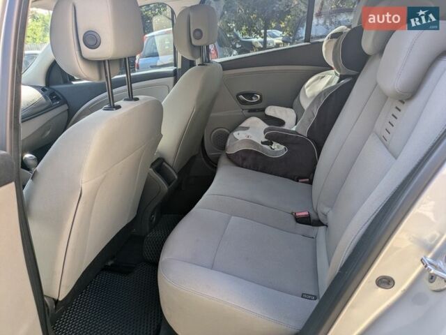 Сірий Рено Меган, об'ємом двигуна 1.46 л та пробігом 342 тис. км за 5850 $, фото 1 на Automoto.ua