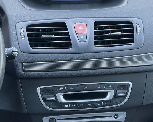 Серый Рено Меган, объемом двигателя 1.6 л и пробегом 172 тыс. км за 7399 $, фото 15 на Automoto.ua