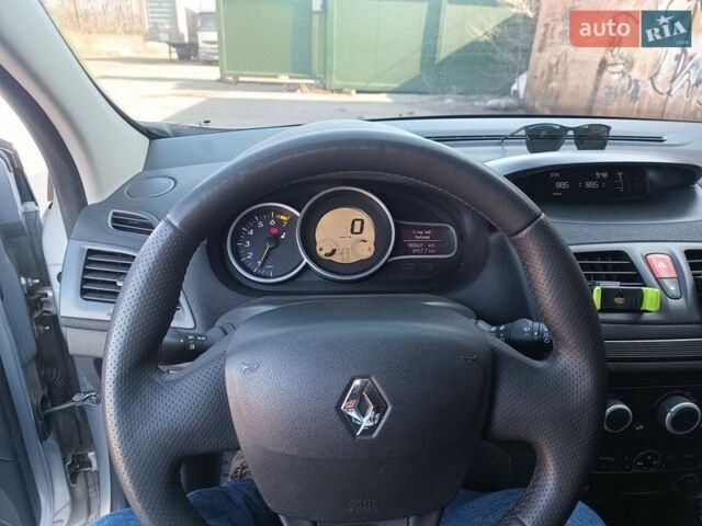 Серый Рено Меган, объемом двигателя 1.6 л и пробегом 180 тыс. км за 7500 $, фото 9 на Automoto.ua