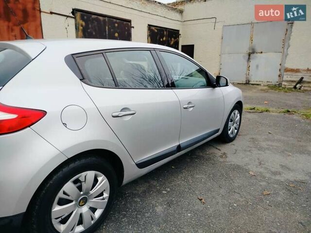 Серый Рено Меган, объемом двигателя 1.4 л и пробегом 247 тыс. км за 5900 $, фото 16 на Automoto.ua